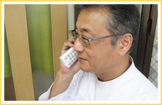 お電話でのご予約を承る堀江院長