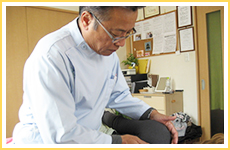 患者様の症状・状態を検査している様子