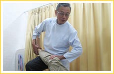 施術を行っている様子